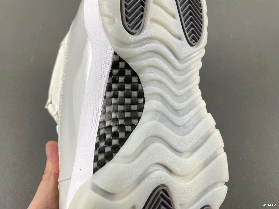 - Grand (Women's) 11 AR0715-110 Jordan Retro Finale 0318